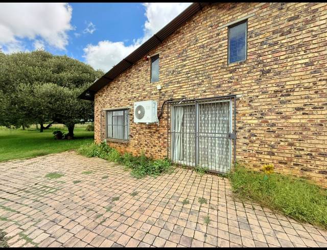4 BEDROOM HOUSE FOR SALE IN MULLERSTUINE